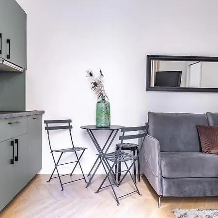 4 Stars In , Near Paris 17th District *