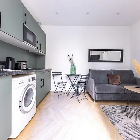 Apartment 4 Stars In , Near Paris 17th District *