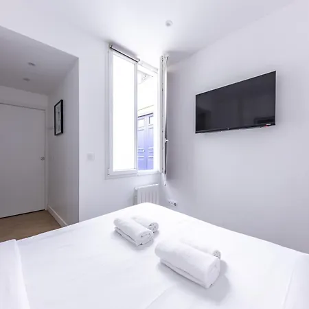 4 Stars In , Near Paris 17th District
