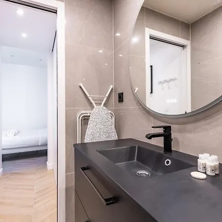 Apartment 4 Stars In , Near Paris 17th District *