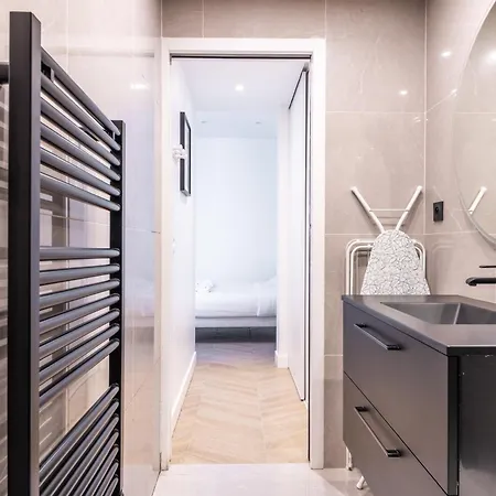 Apartment 4 Stars In , Near Paris 17th District *